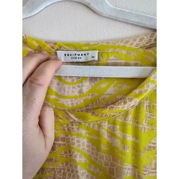 Equipment Femme Womens Riley Yellow Snakeskin Silk Boho Chic Shirt Sleeve XS - Picture 4 of 7